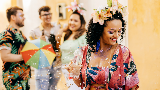Este é o copo perfeito para você levar para os bloquinhos de Carnaval e não passar perrengue com bebida quente