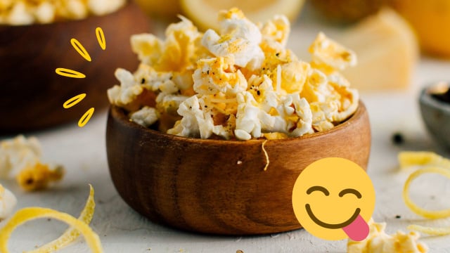 Pipoca de limão dispensa o sal e fica pronta em um instante, seu único problema será parar de comer!