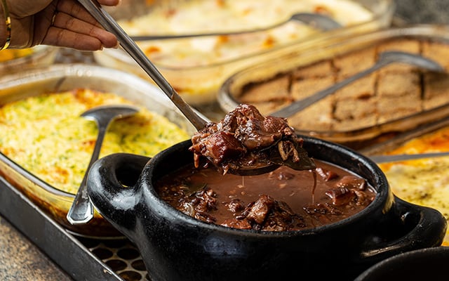 Essa é a melhor carne para colocar no feijão e quase ninguém compra: barata, suculenta e cheia de sabor