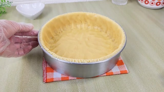 Massa não precisa ir ao forno. (créditos: reprodução/Youtube) 