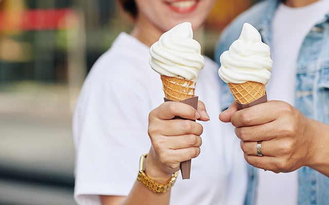 Por que o sorvete de baunilha é branco se a baunilha é marrom?