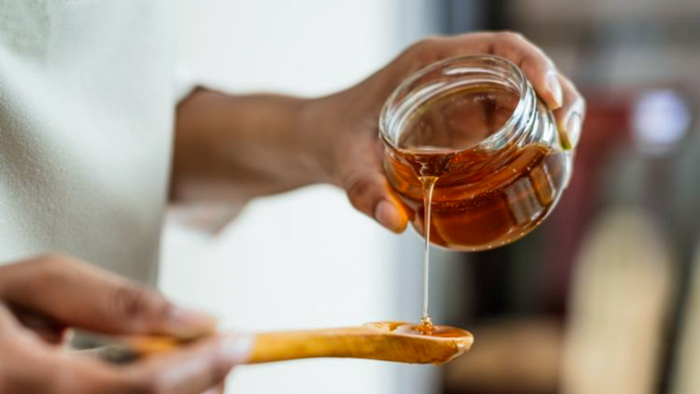 Não é na geladeira: saiba a forma mais recomendada para armazenar mel