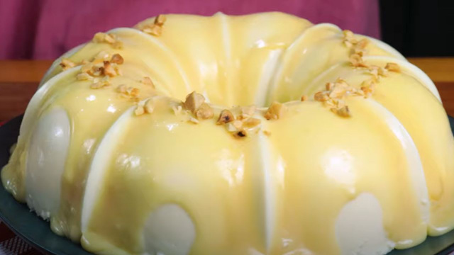 Manjar de coco com chocolate branco: essa receita é sempre a primeira a acabar na mesa da ceia de Natal, preciso fazer dois para garantir