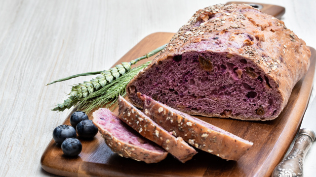 Pão de açaí? Parece estranho, mas essa é a receita perfeita para quem quer variar o café da manhã e comer saudável