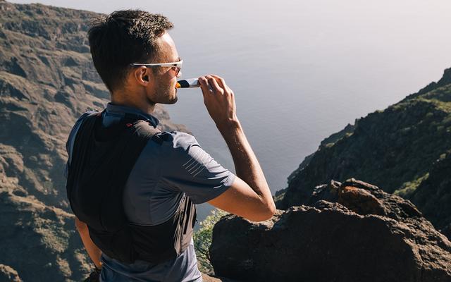 Para que serve o gel de carboidrato usado por corredores e ciclistas e saiba o momento exato de tomar durante o treino para usufruir os benefícios