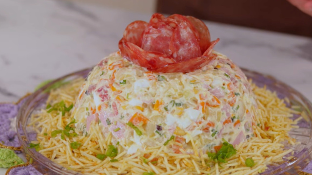 Há 17 anos faço essa salada de maionese natalina e sempre recebo elogios: receita simples, cremosa e perfeita para a ceia