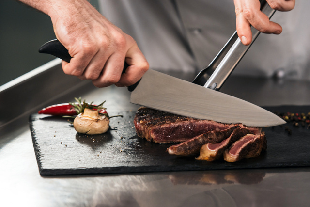 Depois que um churrasqueiro me indicou esse kit de facas, preparar carne ficou muito mais fácil