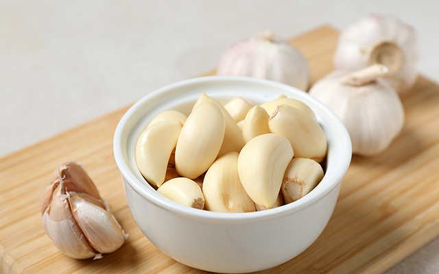 Cravinho com alho: uma receita antiga da vovó que você não vai encontrar nas farmácias