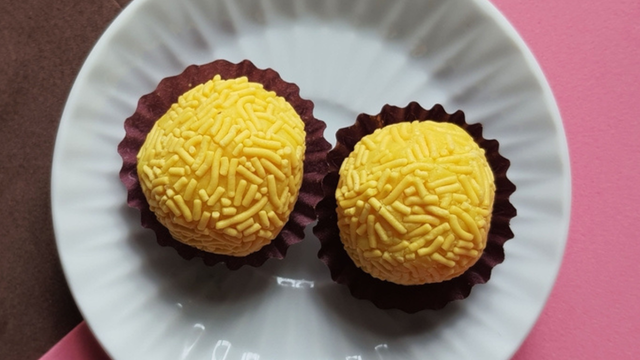 Brigadeiro de mostarda e mel: versão do clássico docinho viraliza na internet e gera debates; será que fica bom?