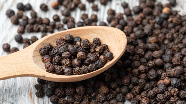 Comum no dia a dia, a pimenta-do-reino é outro alimento com propriedades anti-inflamatórias (Créditos: Shutterstock)