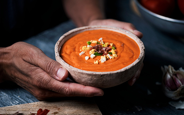 Não é gaspacho: sopa fria de tomate e pão que aprendi com um amigo espanhol é perfeita para dias quentes