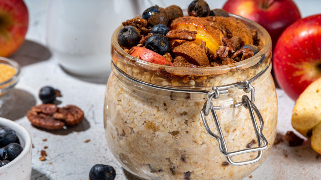 Aveia amanhecida fica deliciosa com todo tipo de acompanhamento (Créditos: Shutterstock)