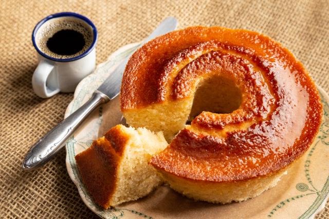 Bolo de copo de leite é uma receita muito simples e rápida para fazer no lanche