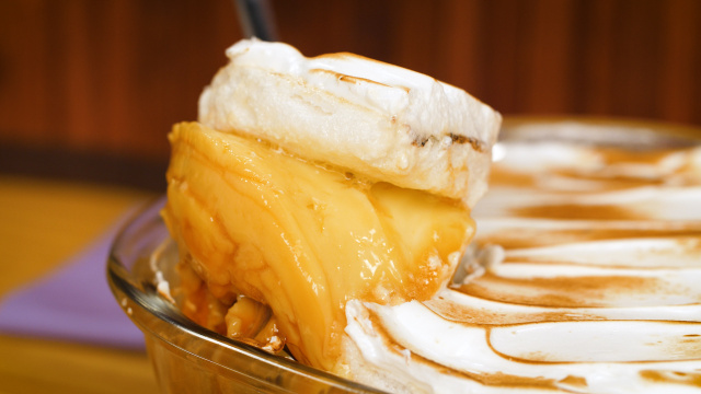 Descobri a sobremesa perfeita para o calor: torta gelada de banana sem forno e muito fácil de fazer