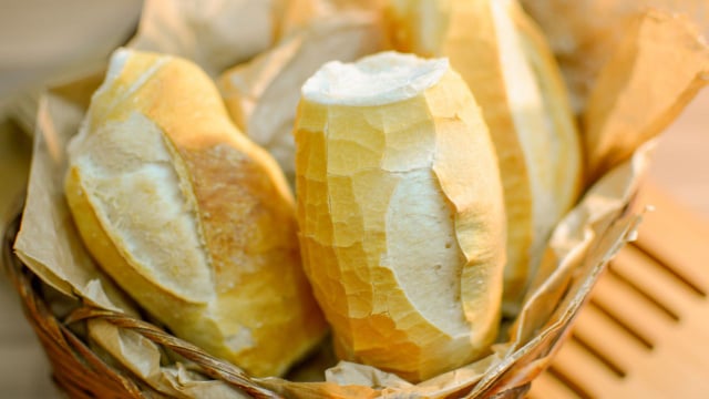 Você não vai mais jogar pão fora depois de descobrir isso: ele pode virar um fertilizante natural para suas plantas