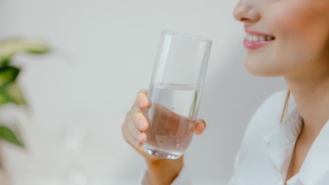 Afinal, o que eu bebo de chá e café entra na quantidade ideal de água que devo tomar por dia?
