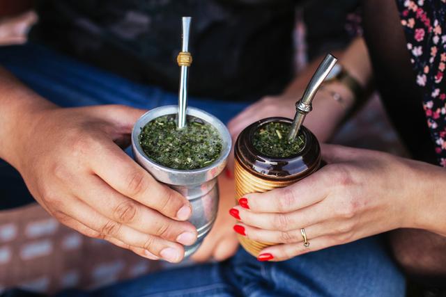 Chá mate  fornece energia e ajuda na concentração e foco. (créditos: Shutterstock) 