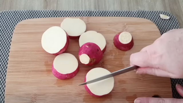 Só faço batata-doce assim, com casca, em rodelas e na airfryer: receita simples, fácil e muito gostosa