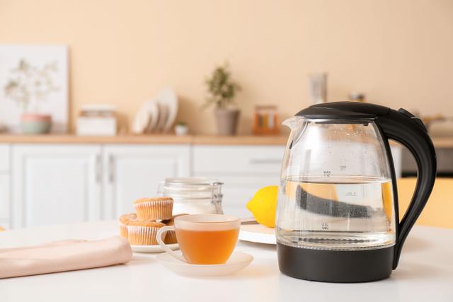Qual chaleira elétrica comprar? Confira 3 opções que vão tornar sua rotina na cozinha mais prática!