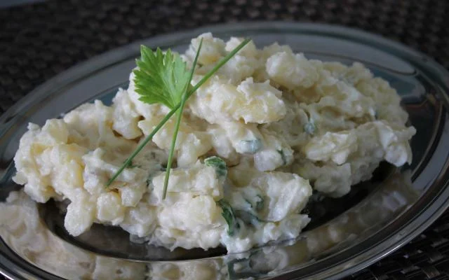 A salada de batata é feita com batata, ovo e maionese (Créditos: TudoGostoso)