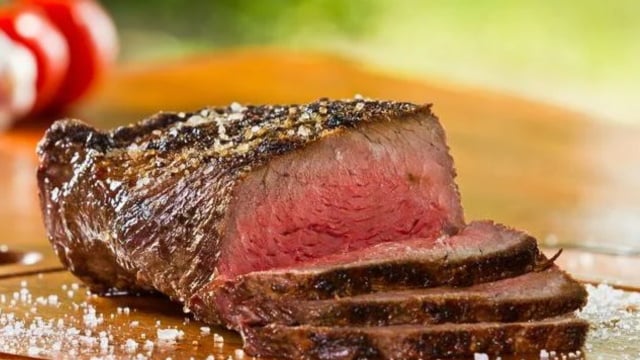 Essa receita é ideal para quem não tem churrasqueira em casa (Créditos: Shutterstock)