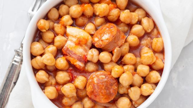 Grão-de-bico com linguiça (Créditos: TudoGostoso)