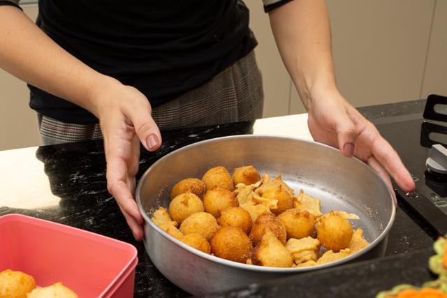 O bolinho de chuva assado é uma versão mais sequinha desse quitute que todo mundo ama! (Créditos: Shutterstock)