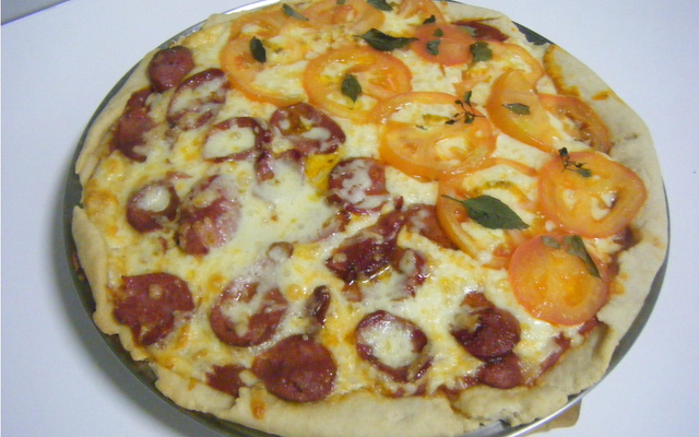 Você nunca mais vai comprar na pizzaria depois que fizer essa receita de pizza caseira perfeita
