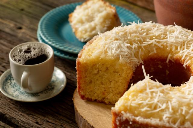 35 receitas de bolo simples pra variar no lanche o ano todo: tem fubá, cenoura, chocolate e sabores surpreendentes