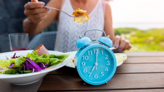 Qual é o intervalo ideal entre as refeições? Especialista explica de quanto em quanto tempo você deve comer