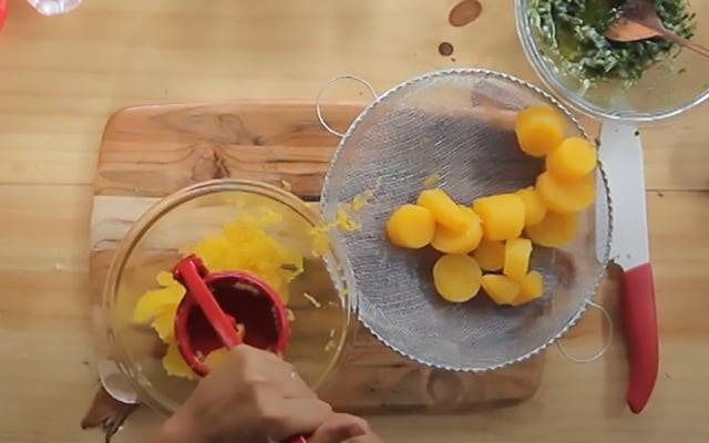 Nem leite, nem manteiga, nem creme de leite: estou viciado nesse purê de batata-baroa que aprendi com a Bela Gil (muito fácil de fazer!)