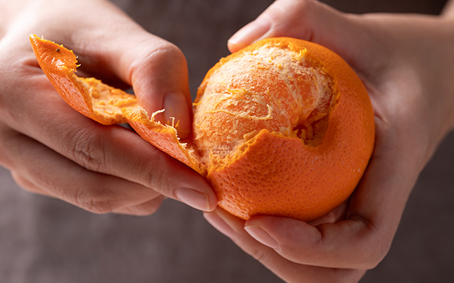 Poucas pessoas sabem: o que são os "fios" da tangerina e por que eles são mais benéficos do que a própria fruta?
