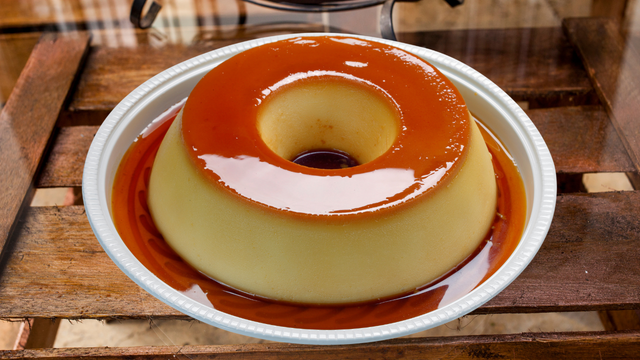 O segredo do Natal está na simplicidade: aprenda a fazer o pudim de leite condensado mais prático de todos