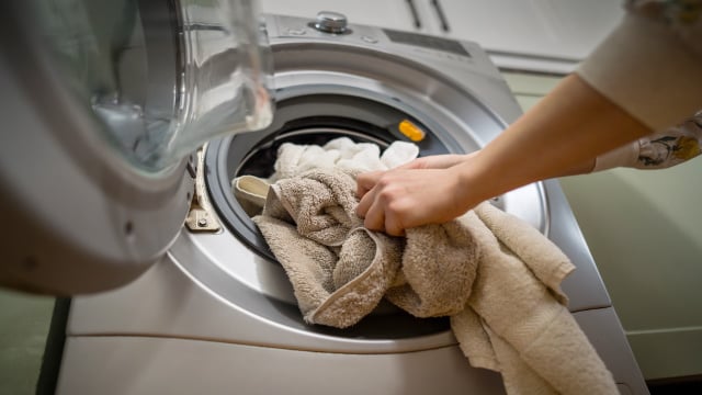 Sua máquina de lavar tem abertura frontal? TudoGostoso revela os cuidados para evitar problemas