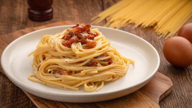 Fácil, rápido e clássico: macarrão à carbonara padrão MasterChef Brasil com essas dicas profissionais