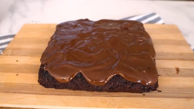 Bolo de chocolate saudável para manter a dieta: sem farinha, sem açúcar e sem manteiga
