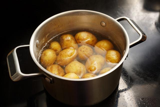 Batata frita melhor que de lanchonete: desvendamos o segredo dessa delícia crocante e sequinha