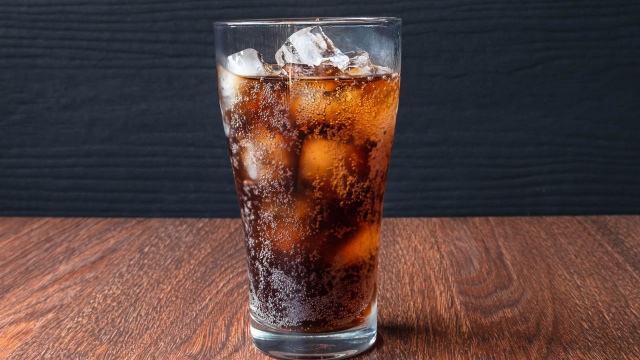 Robert Lustig, endocrinologista e crítico do açúcar: "Só porque um refrigerante de laranja ou cola não tem açúcar não significa que seja bom; é preciso ter cuidado"