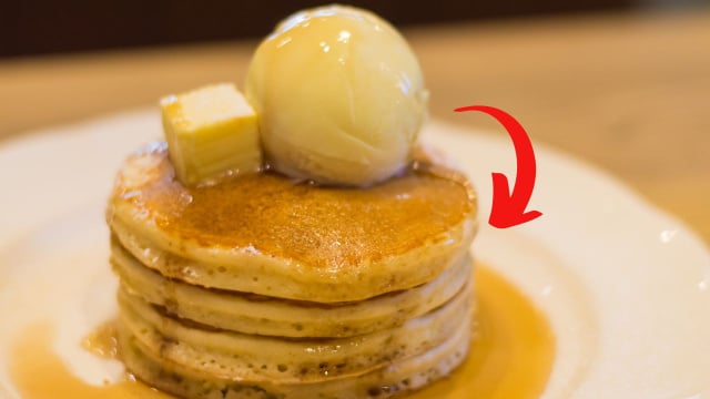 Panqueca americana feita com SORVETE, farinha e nada mais não só dá certo: também fica muito fofinha e saborosa!