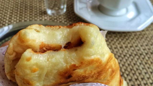 Nem bolo, nem tapioca: o pão de queijo de frigideira do TudoGostoso é tão fácil que você vai querer em todo café da manhã