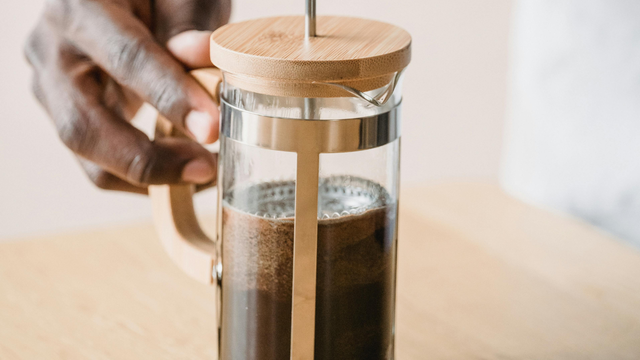 Prensa francesa: Essas 3 utilidades vão fazer você querer ter essa cafeteira!
