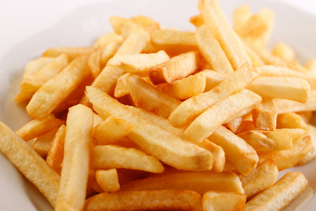 Não perco mais horas fritando batatas, eu as coloco no micro-ondas e elas ficam como as de um restaurante