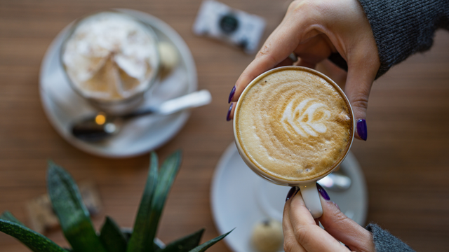 Nada melhor do que um café quentinho! saiba como preparar a bebida de maneira profissional sem sair de casa