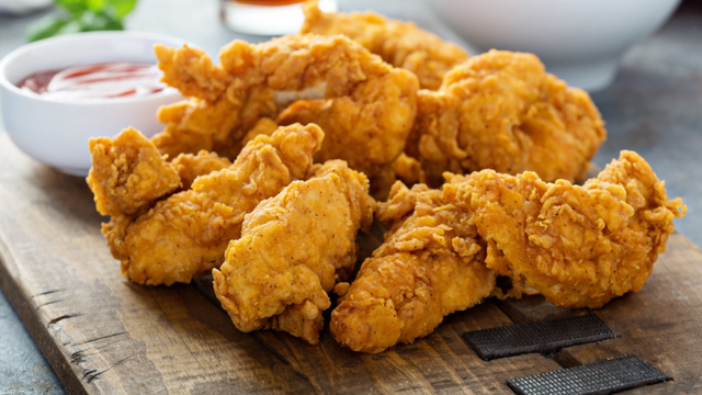 Nem farinha de trigo, nem farinha panko: o frango empanado fica ainda mais crocante com o amido de milho