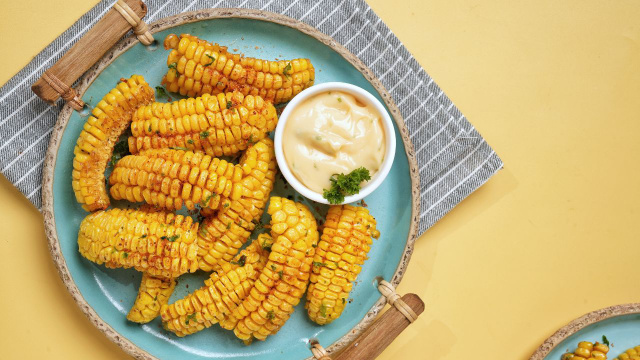Sirva as costelinhas de milho com os molhos de sua preferência (Créditos: Shutterstock)