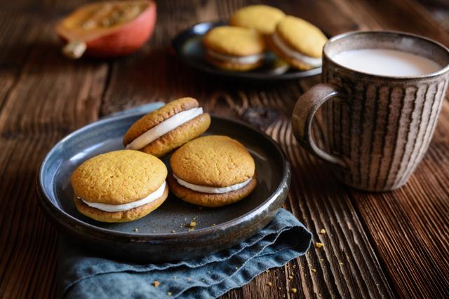 Biscoitos recheados com brigadeiro de chocolate branco: uma receita sem glúten e proteica que todos vão querer devorar