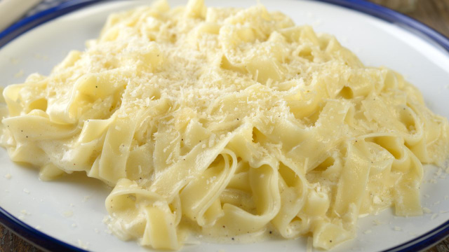 Roberta, chef italiana: "A melhor massa não é feita com tomate; leva 80g de manteiga e 100g de queijo parmesão"