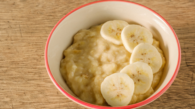 A melhor maneira de fazer mingau de aveia no café da manhã: fácil, rápido e sustenta até a hora do almoço