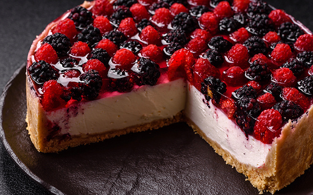 Sem glúten e sem forno: essa é a receita mais prática de cheesecake de frutas vermelhas que você vai encontrar