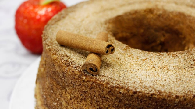 O aroma desse bolo te faz salivar: descubra receita deliciosa que já conquista antes mesmo de comer